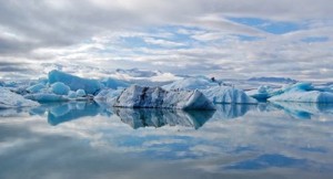 ledkalnių-ežeras-islandija